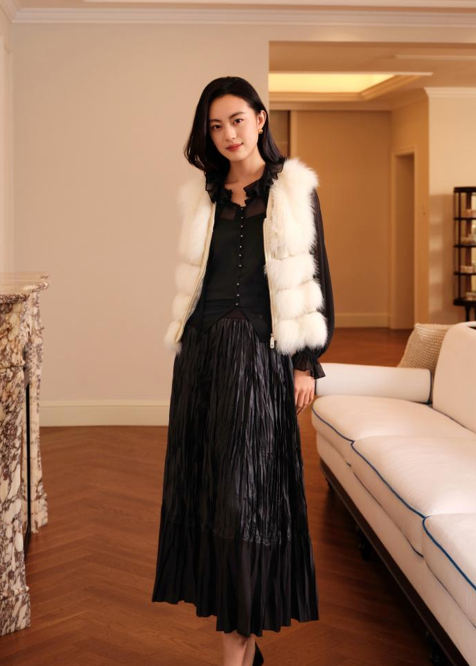 Fur Embellished Zip Vest | White