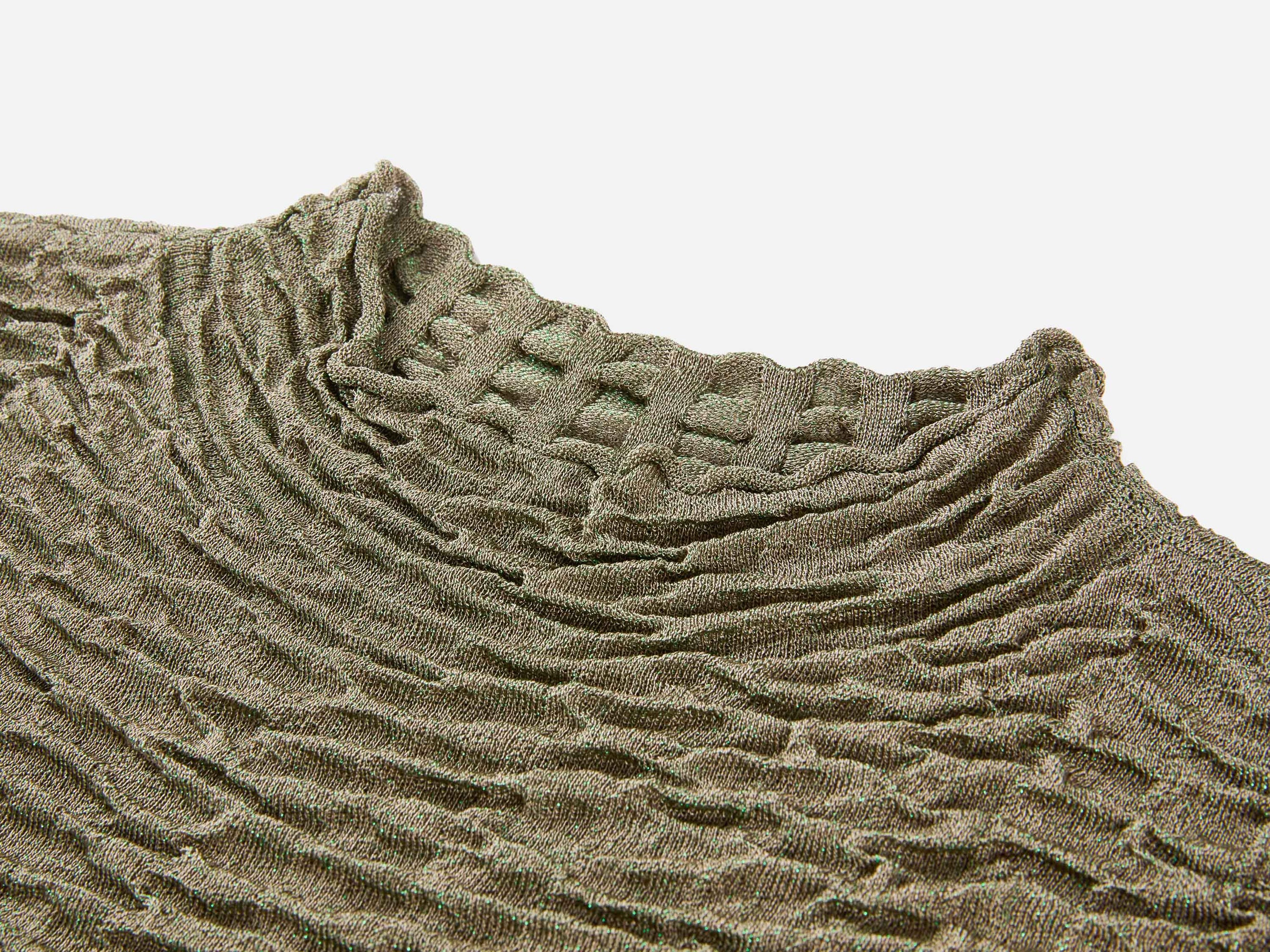 Slim-Fit Turtleneck Sleeveless Base Layer Top | Green