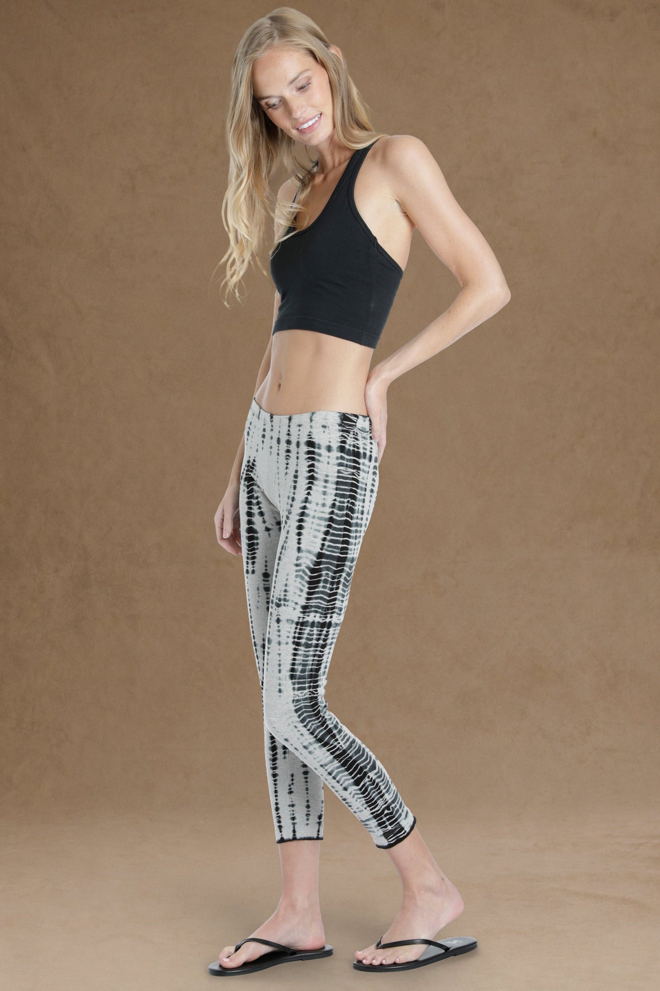 Women | Low Rise Crop Legging | Heather Gray/All Over Lizard 1