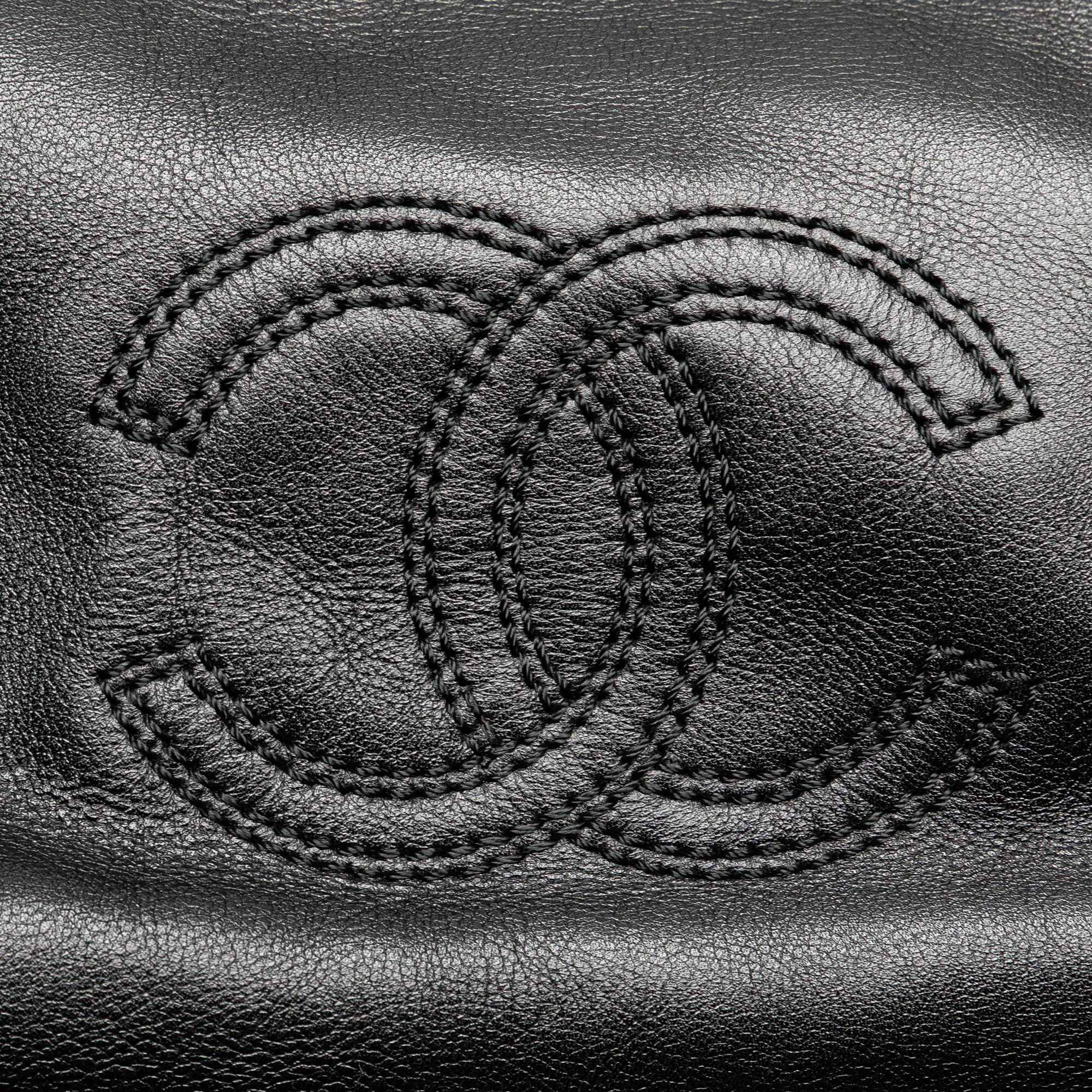 Chanel | Pre-Owned CC Lambskin Tortoise Handle Tote | Black