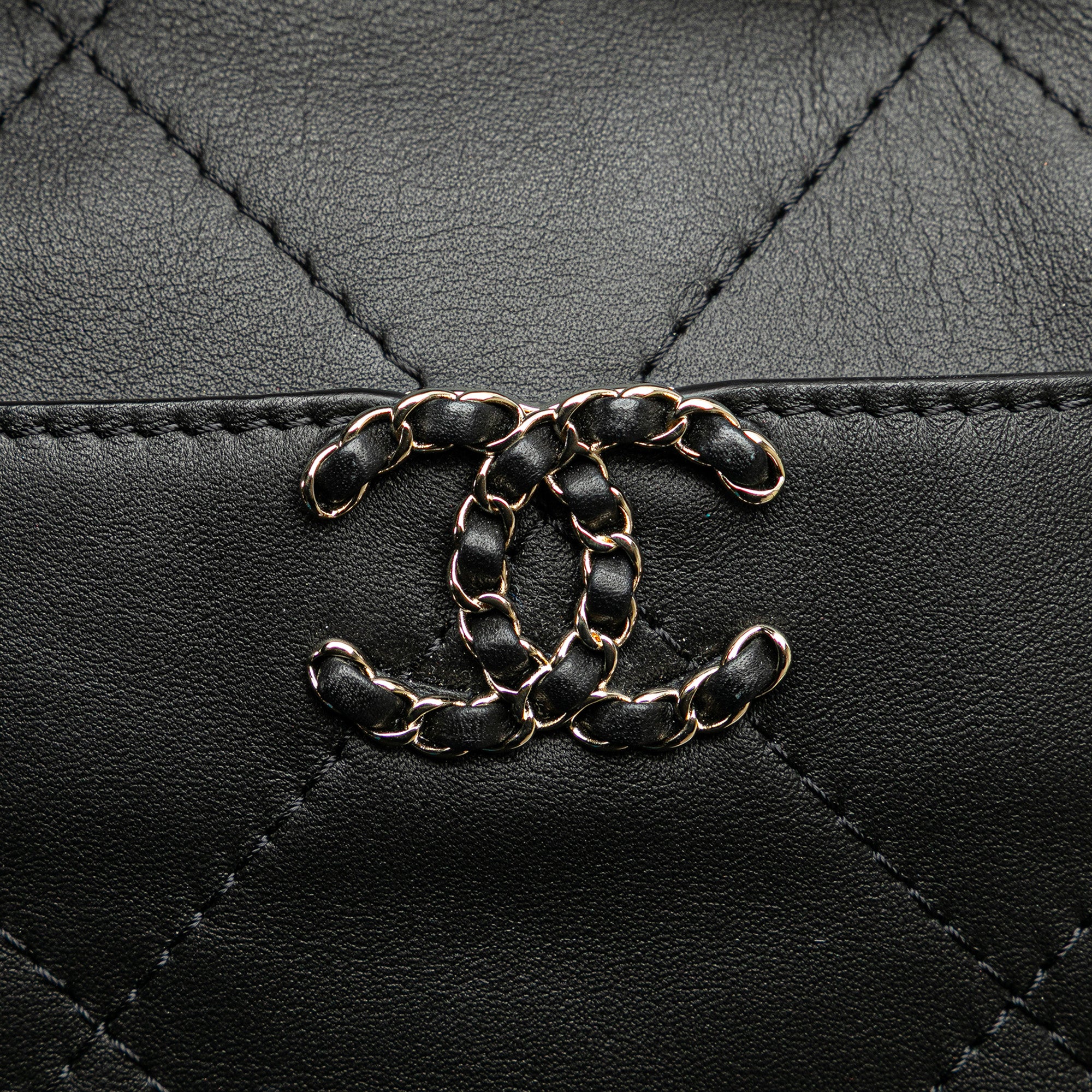 Chanel | Pre-Owned Quilted Calfskin Chain Flat Shoulder Bag | Black