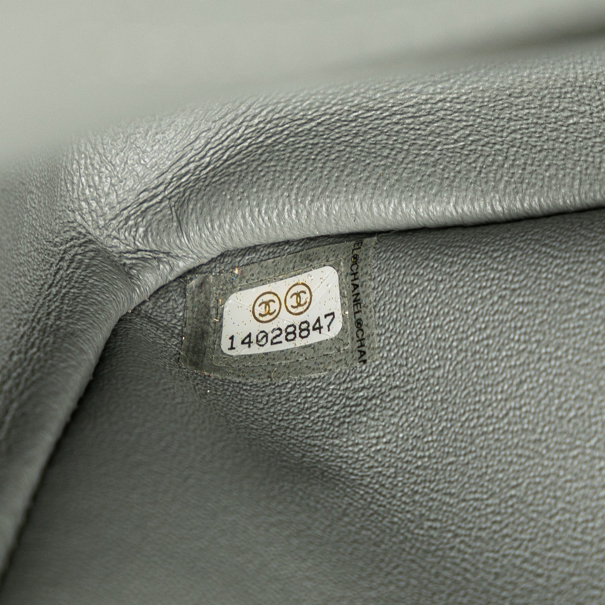 Chanel | Pre-Owned Caviar and Iridescent Calfskin Reissue 2.55 Double Flap 226 | Brown/Dark BrownGray