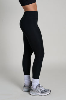 Fabletics | Booty Scrunch Pureluxe V-Back Legging | Black