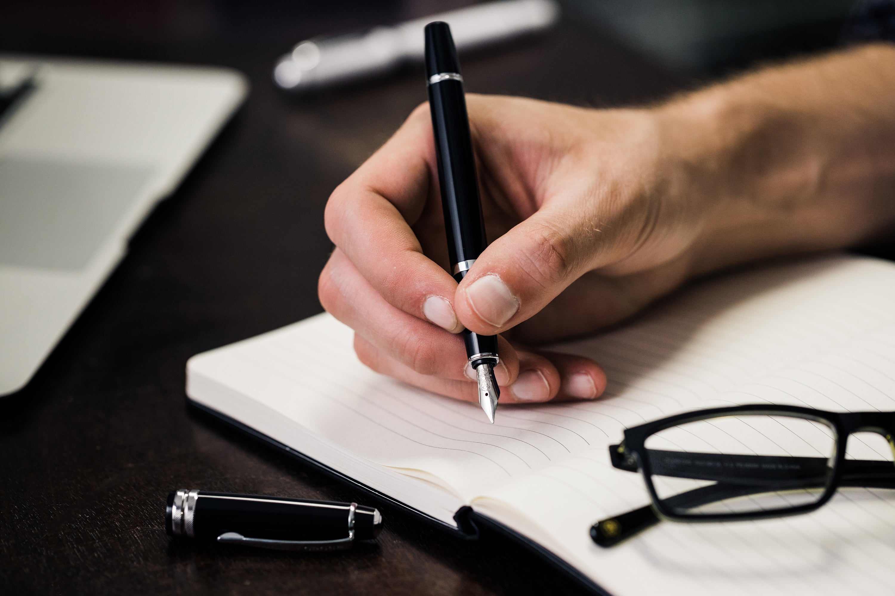 Bailey Resin Fine Nib Fountain Pen | Light Polished Black
