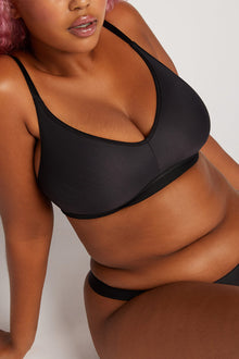 Hannah is a size 36DD wearing our size 4 [Hannah 4]