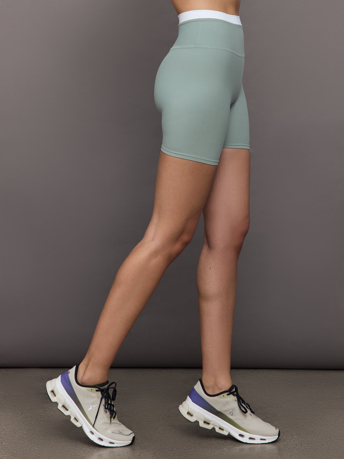 Contrast Melt Biker Short | Sage / White