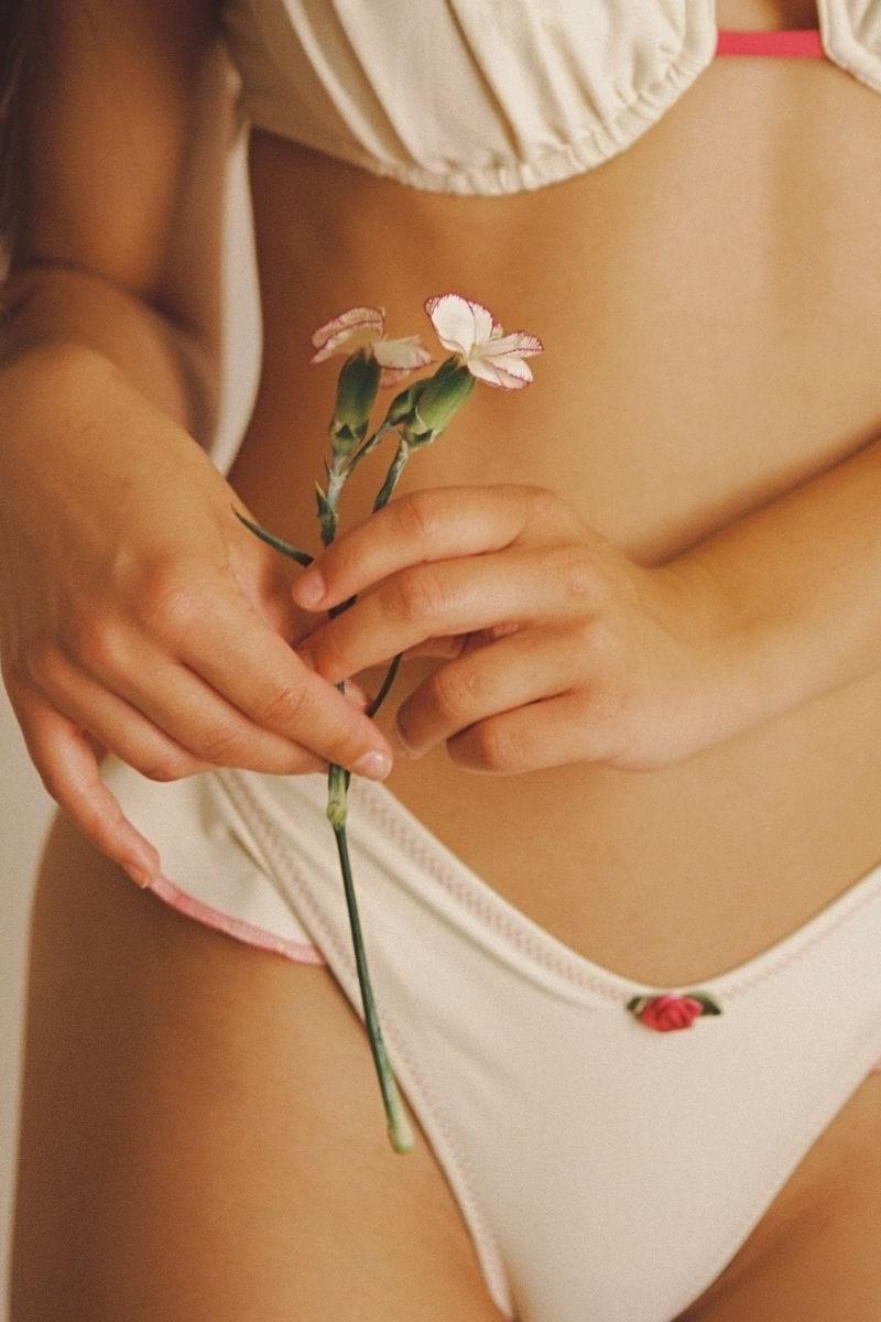 Kelly Bikini Bottom | Cream Raspberry Binded