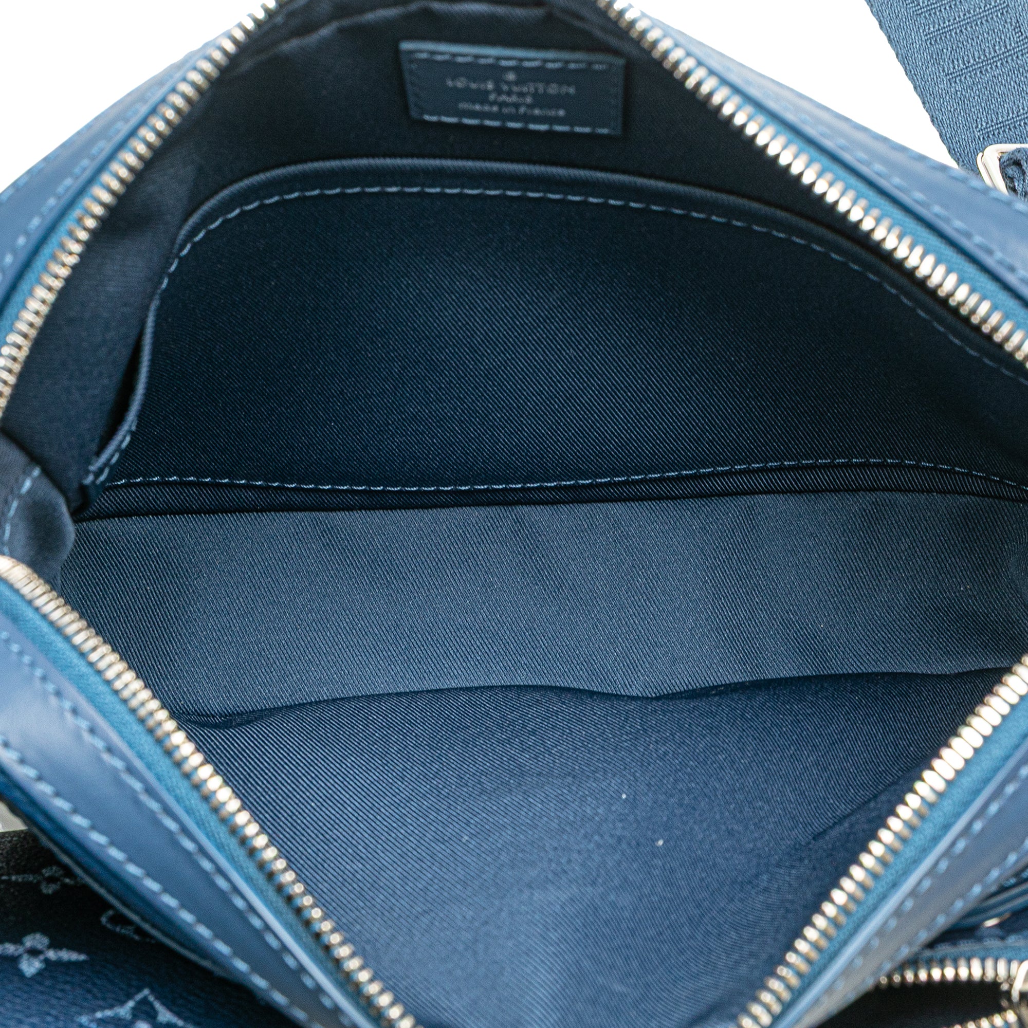 Louis Vuitton | Pre-Owned Monogram Gradient Trio Messenger | Blue/Navy