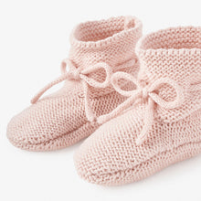 Unisex | Pale Pink Garter Knit Baby Booties | Pink
