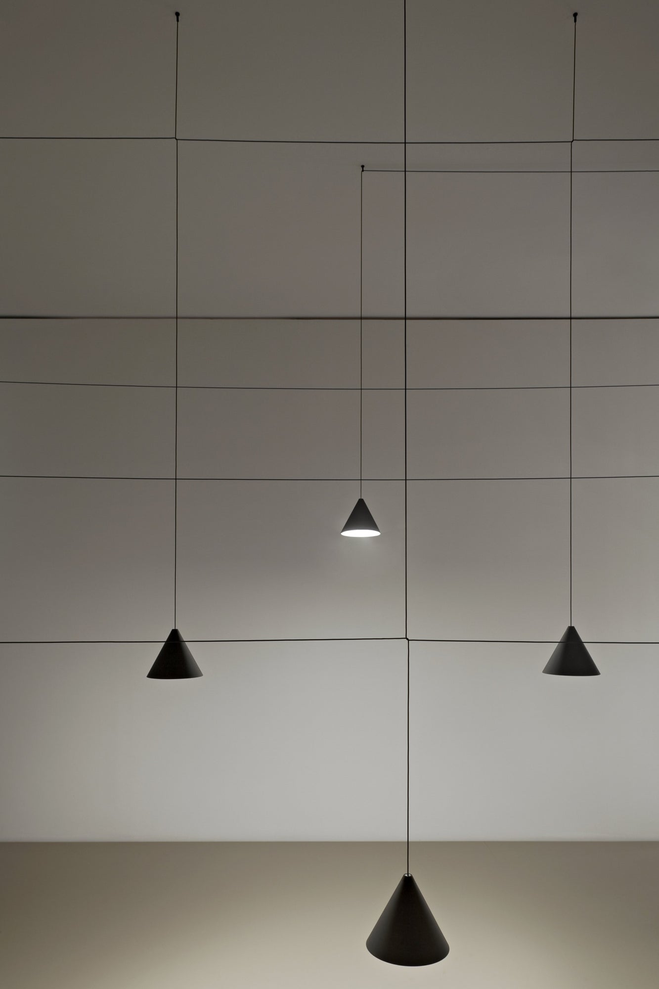 String Light Cone Suspension 22m App | Black