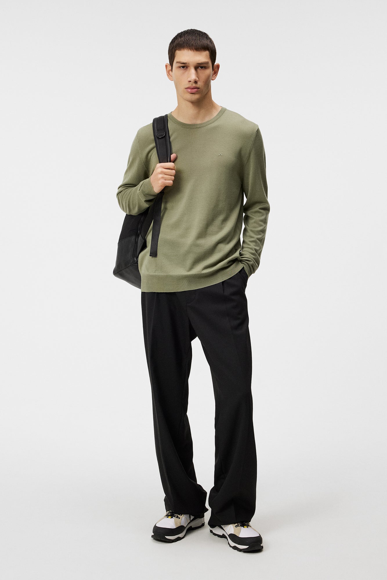 Men | Lyle Light Merino Sweater | Oil Green