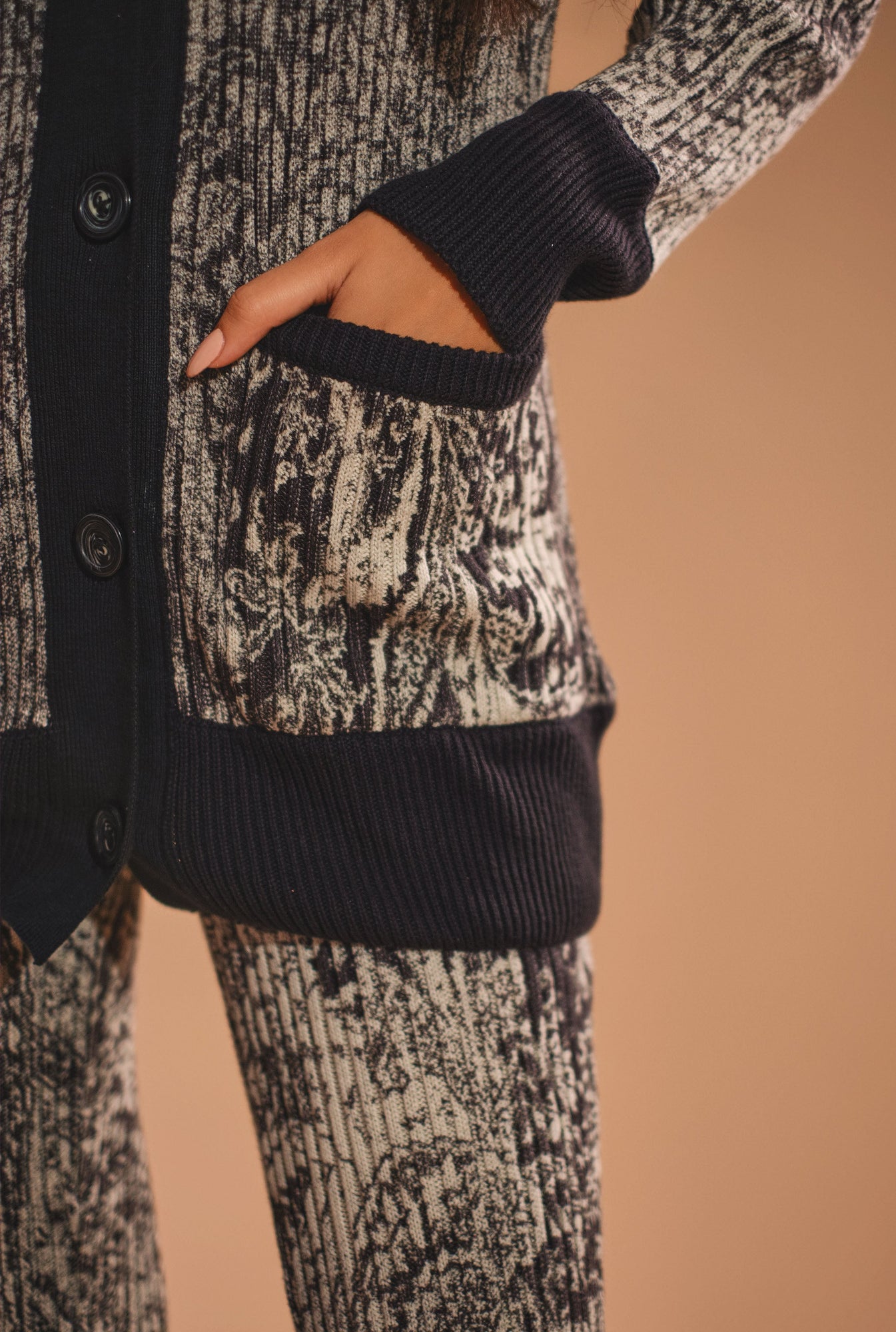 Flared Pants | Black/White