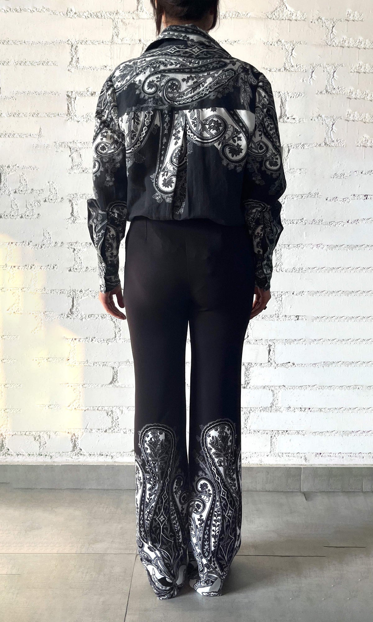 Hemant And Nandita | Viri Heavy Crepe Fitted & Flared Pants | Black White