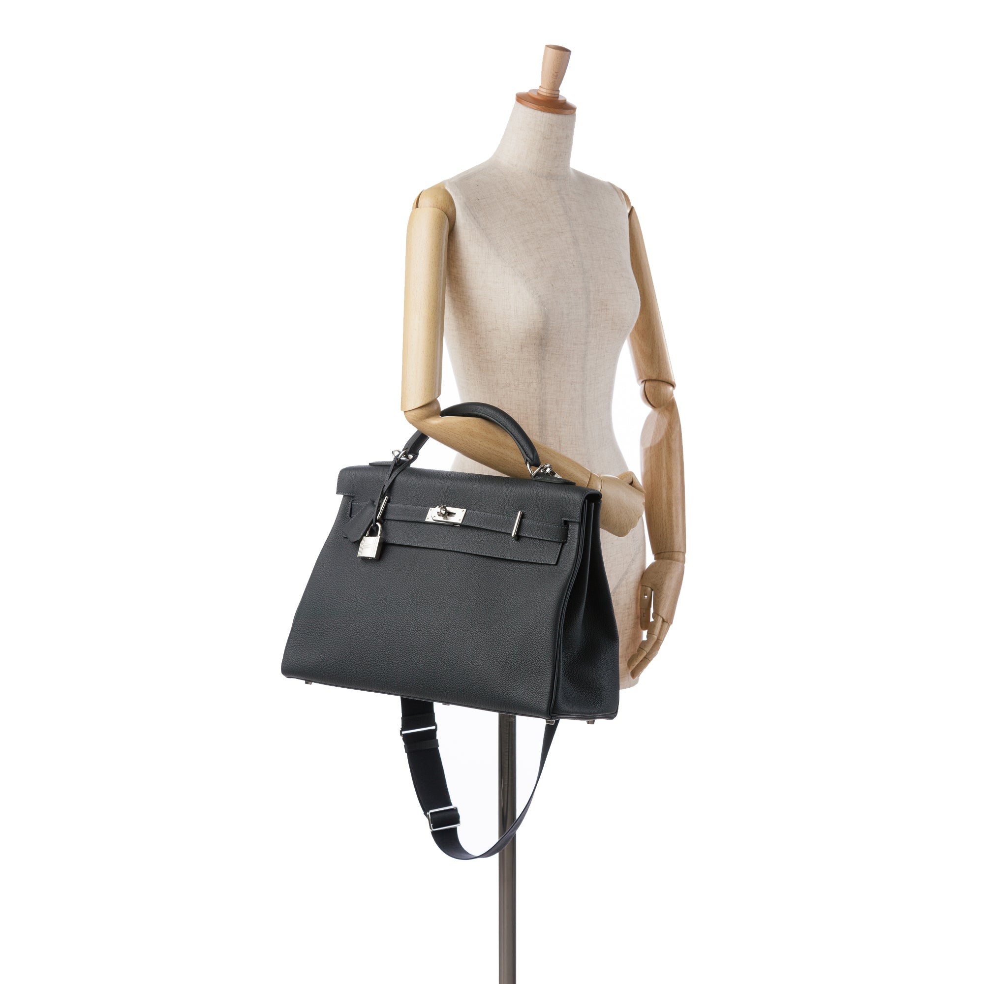 Hermes | Pre-Owned Togo Maxi Kelly 42 - II | Black