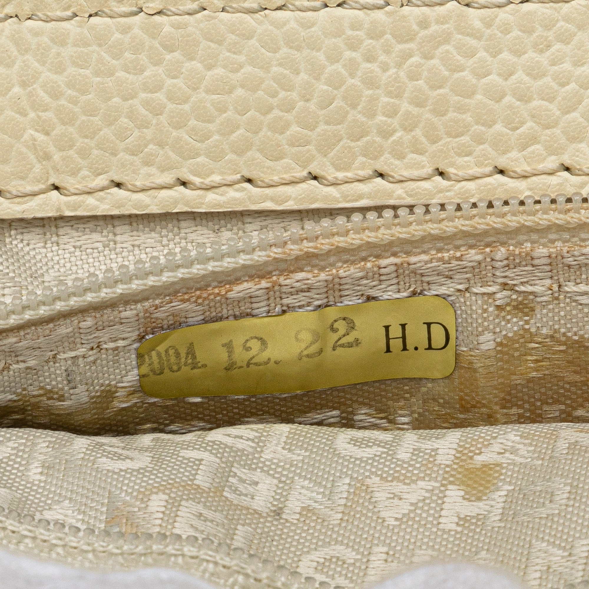 Chanel | Pre-Owned Caviar Perforated Pulley Shoulder Bag | White/Ivory