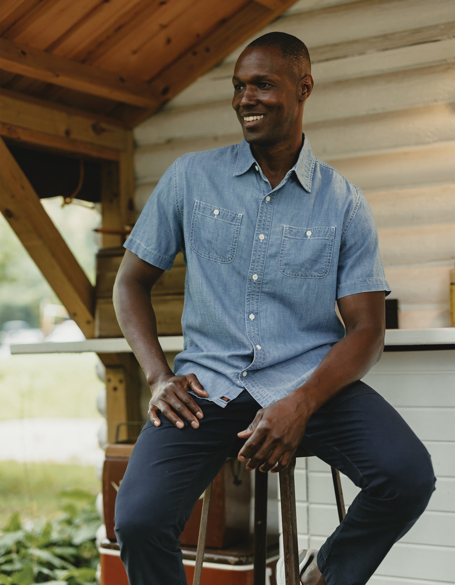 Men | Chambray Short Sleeve Button Up | Medium Wash