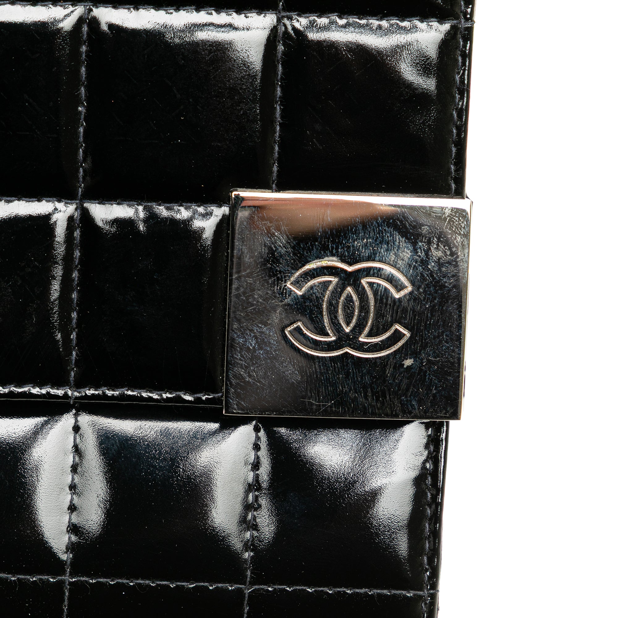 Chanel | Pre-Owned CC Chocolate Bar Patent Clutch on Chain | Black