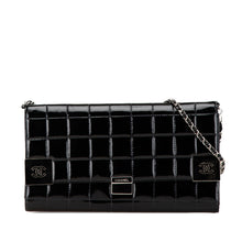 Chanel | Pre-Owned CC Chocolate Bar Patent Clutch on Chain | Black