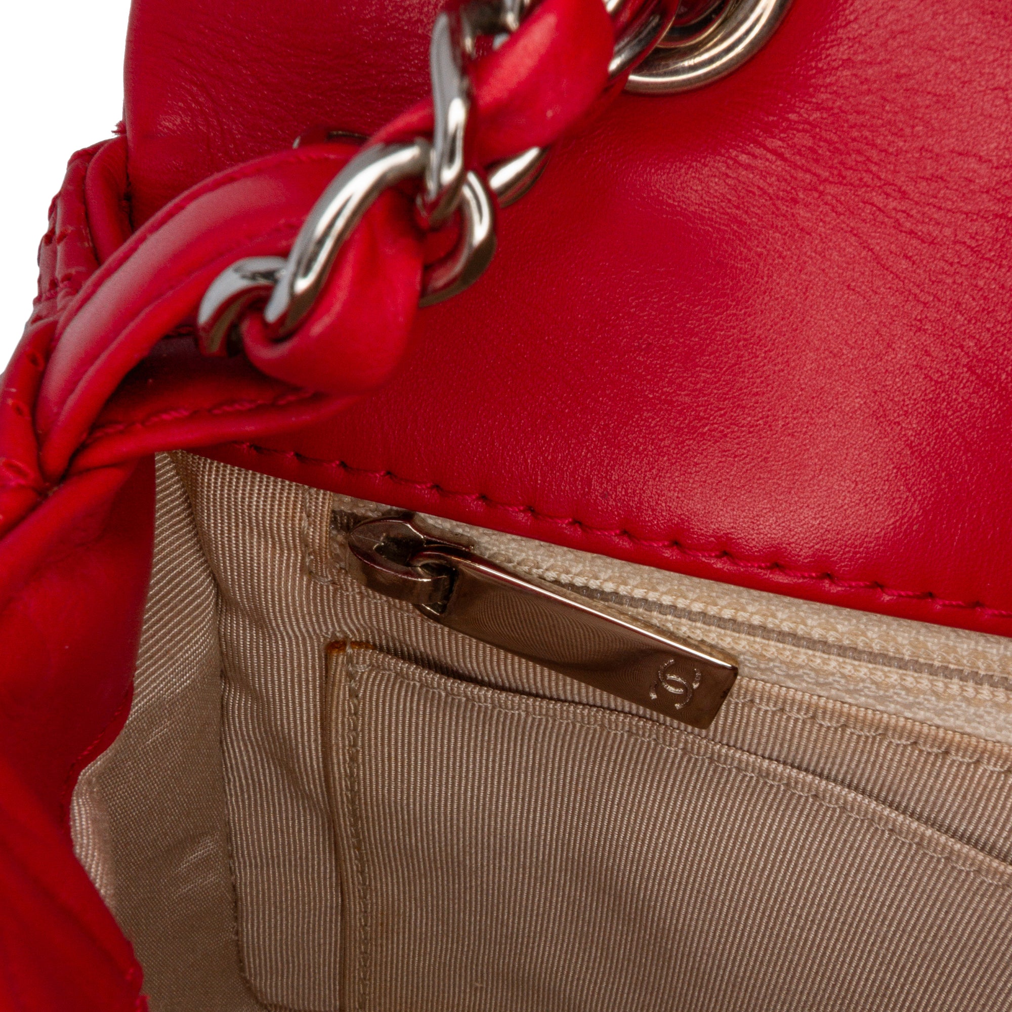 Chanel | Pre-Owned Medium Perforated Lambskin Punch Flap | Red