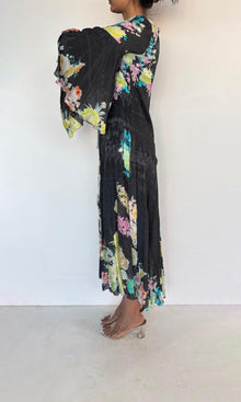 Rococo Sand | Aita Viscose Crepe Jacquard Cape | Black