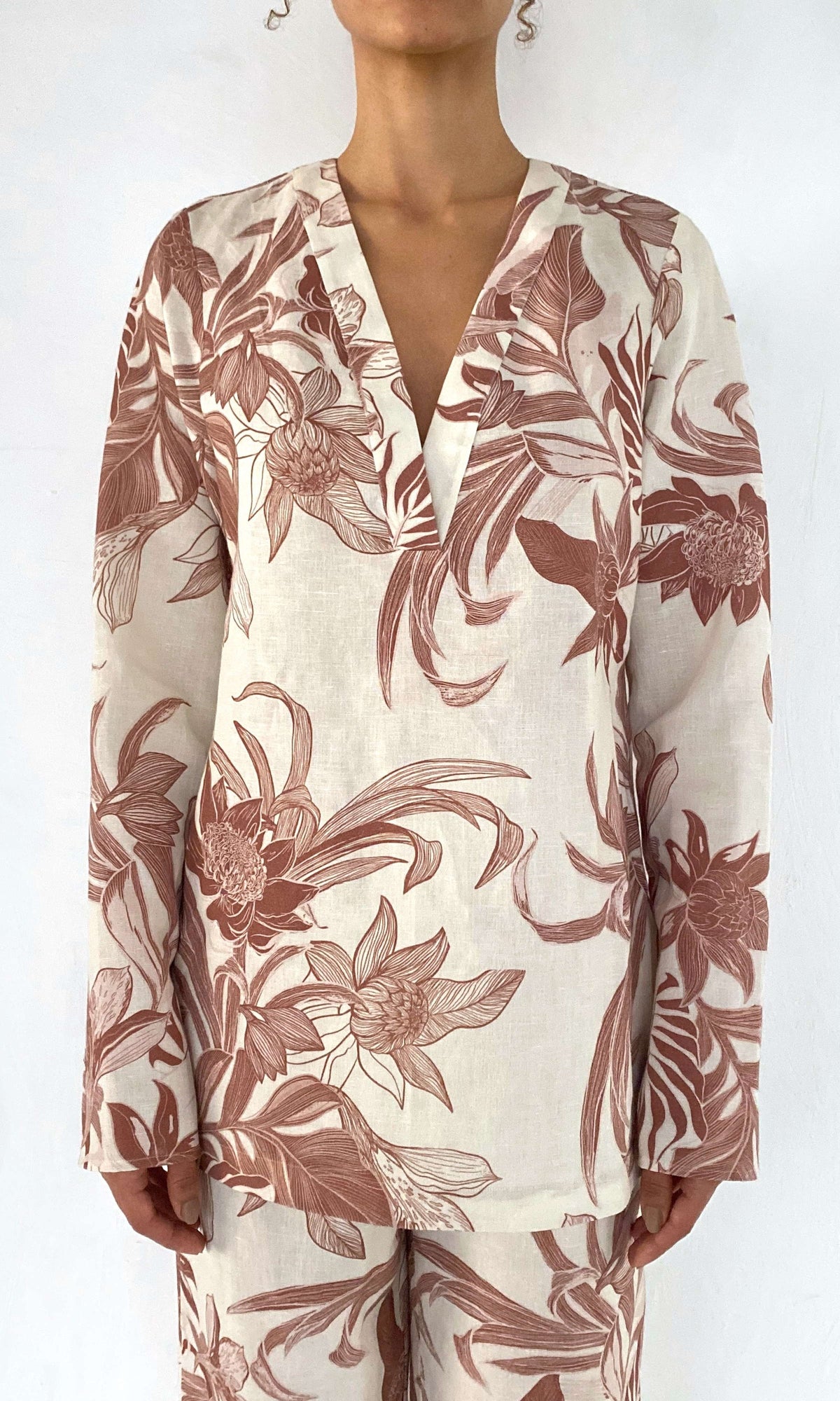 Rococo Sand | Cali Thin Linen Cotton V-Neck Top | Off-White Brown