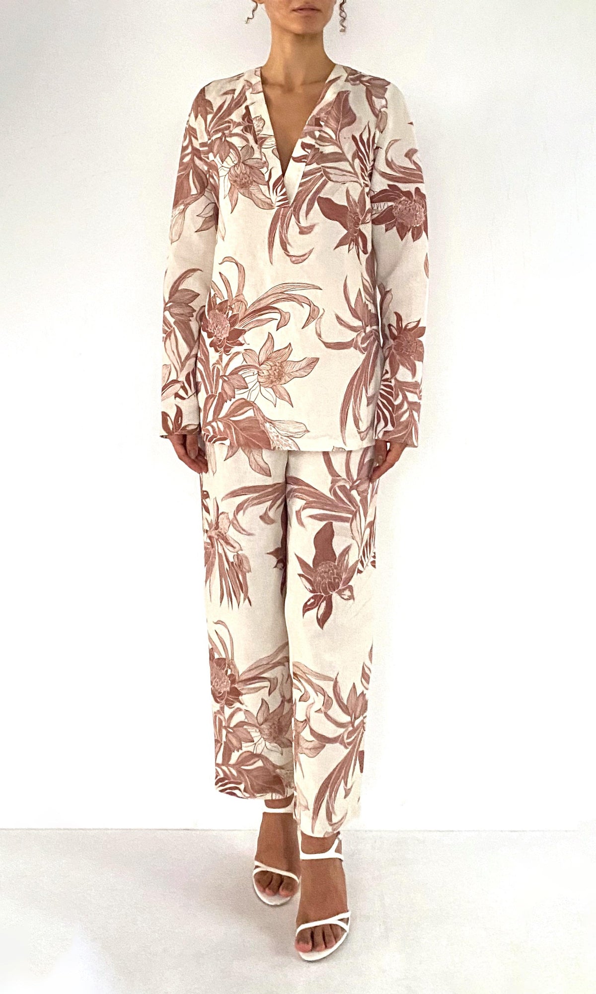Rococo Sand | Cali Thin Linen Cotton V-Neck Top | Off-White Brown