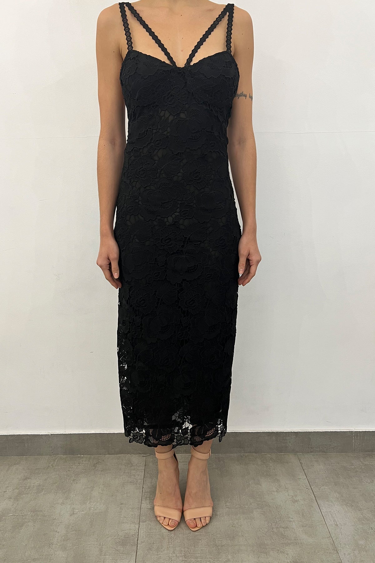 Eliza Plunge V-Neck Midi Dress | Black