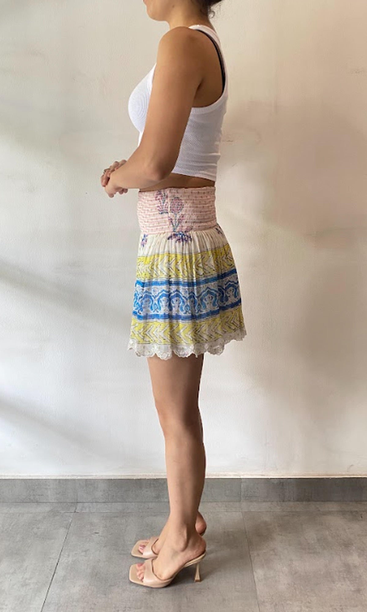 Rococo Sand | Inv Viscose Georgtte Gold Dobby Short Skirt | White Multi