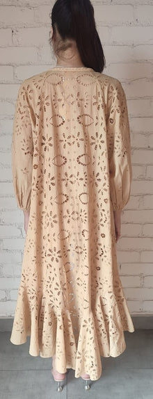 Rococo Sand | Moss Cape | Nude