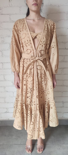 Rococo Sand | Moss Cape | Nude