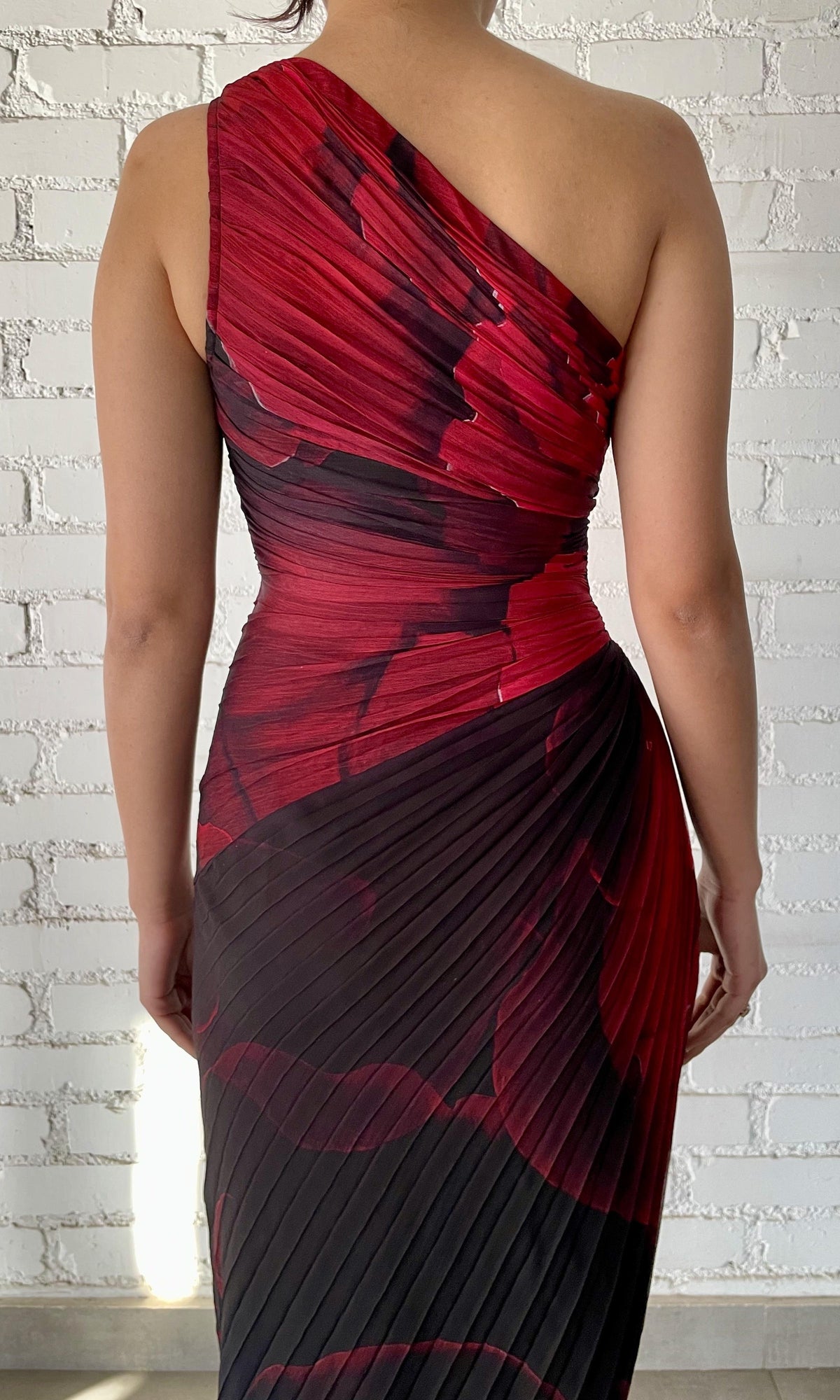 Womens | Naia Polyester Crinkle Chiffon One Shoulder Pleated Maxi Dress | Black Red