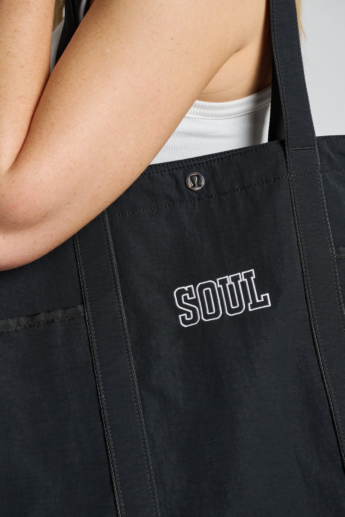 Lululemon | Daily Multi-Pocket Tote | Black