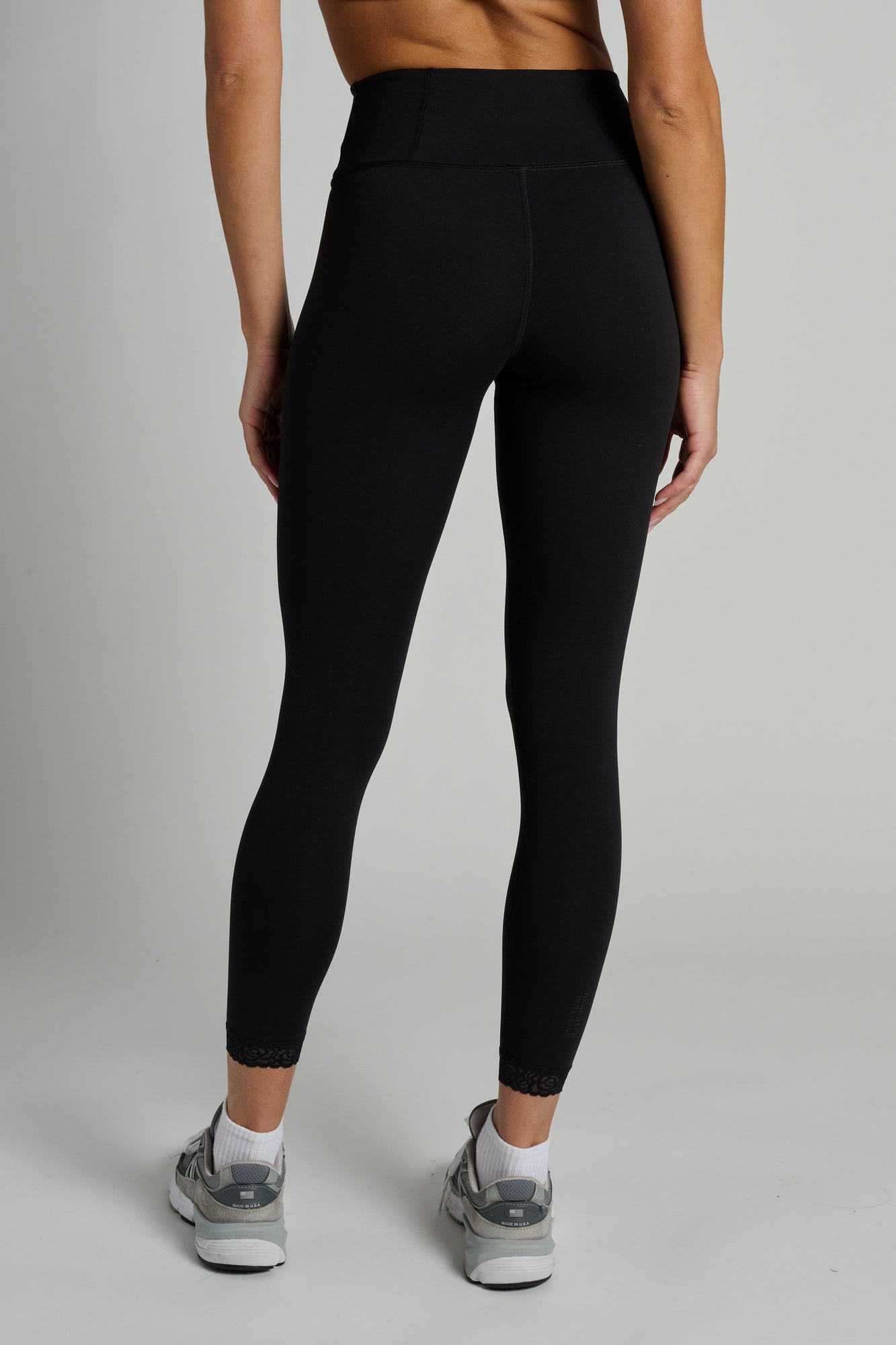 Spiritual Gangster | Lotus Lace Legging | Black