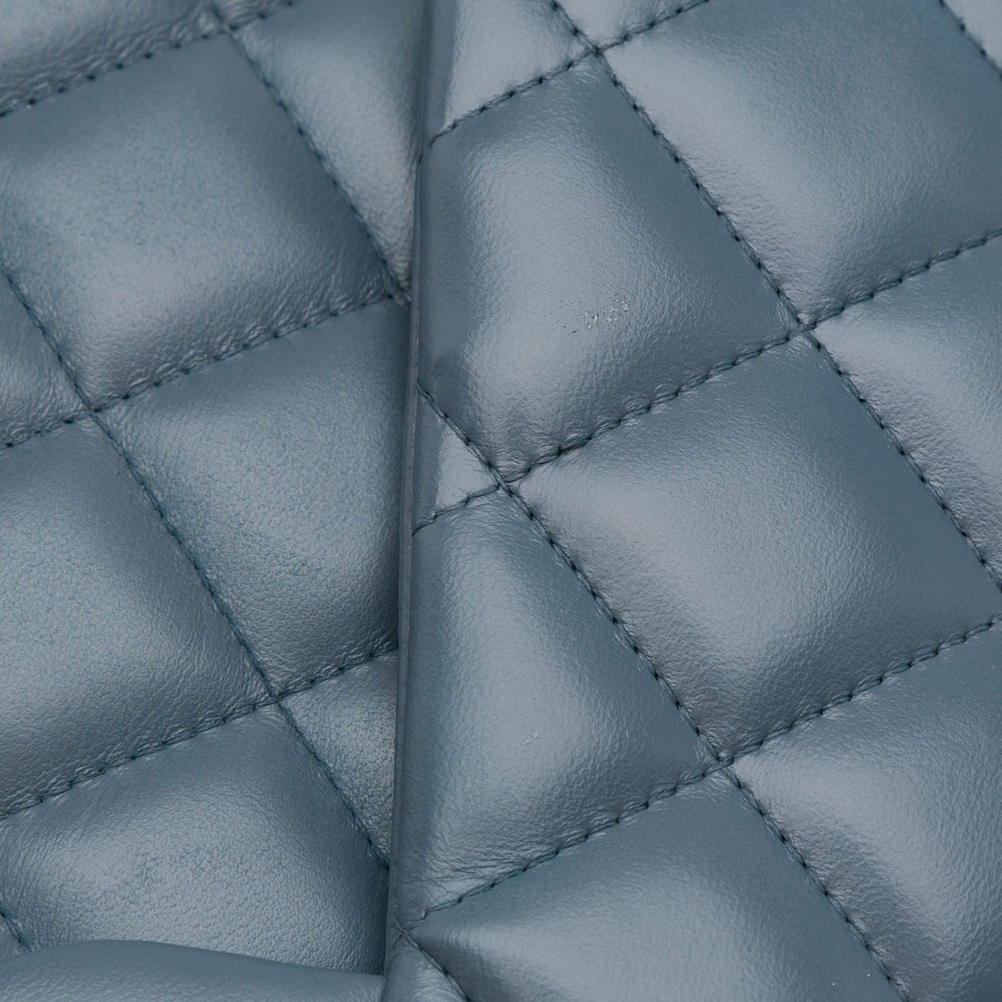 Chanel | Pre-Owned Jumbo Classic Lambskin Double Flap - I | Blue/Dark Blue