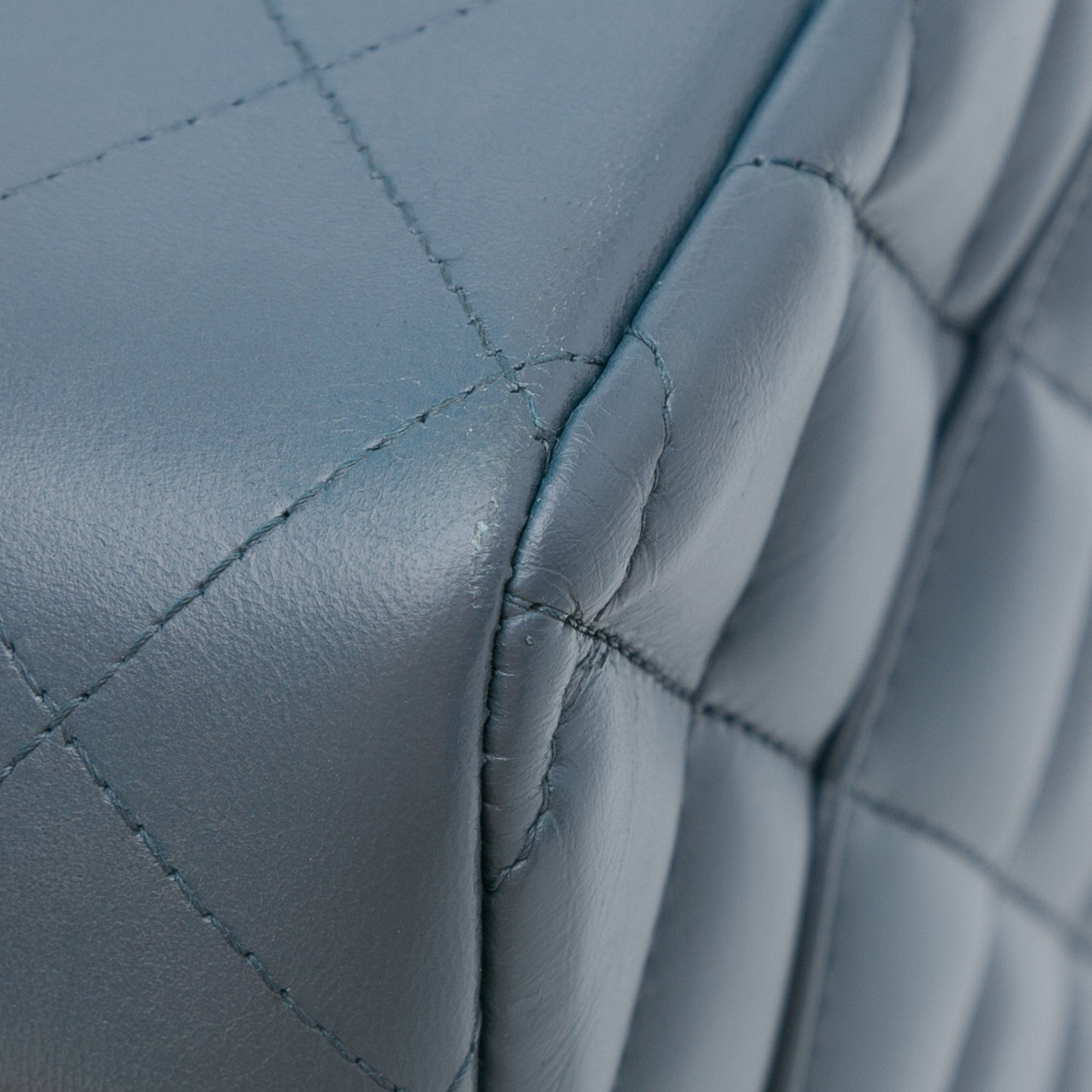 Chanel | Pre-Owned Jumbo Classic Lambskin Double Flap - I | Blue/Dark Blue