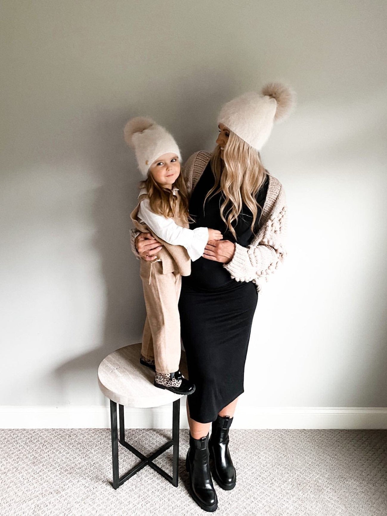 Unisex | Vanya Beige Cashmere Kids' Fox Fur Beanie Hat | Oatmeal