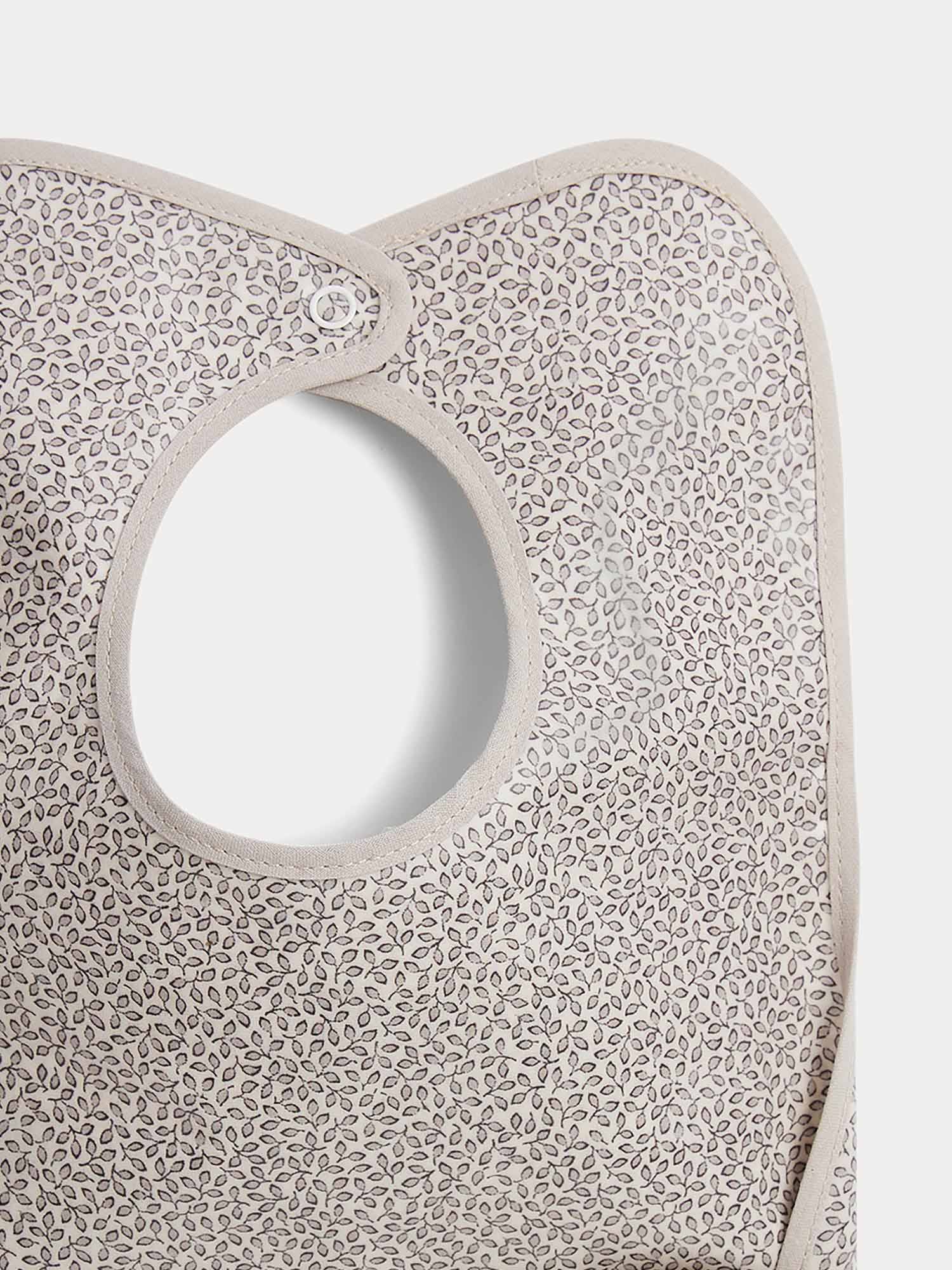 Boy | Clip Bib With Foliage Print | Light Grey