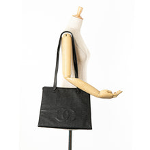 Chanel | Pre-Owned CC Caviar Leather Tote - I | Black