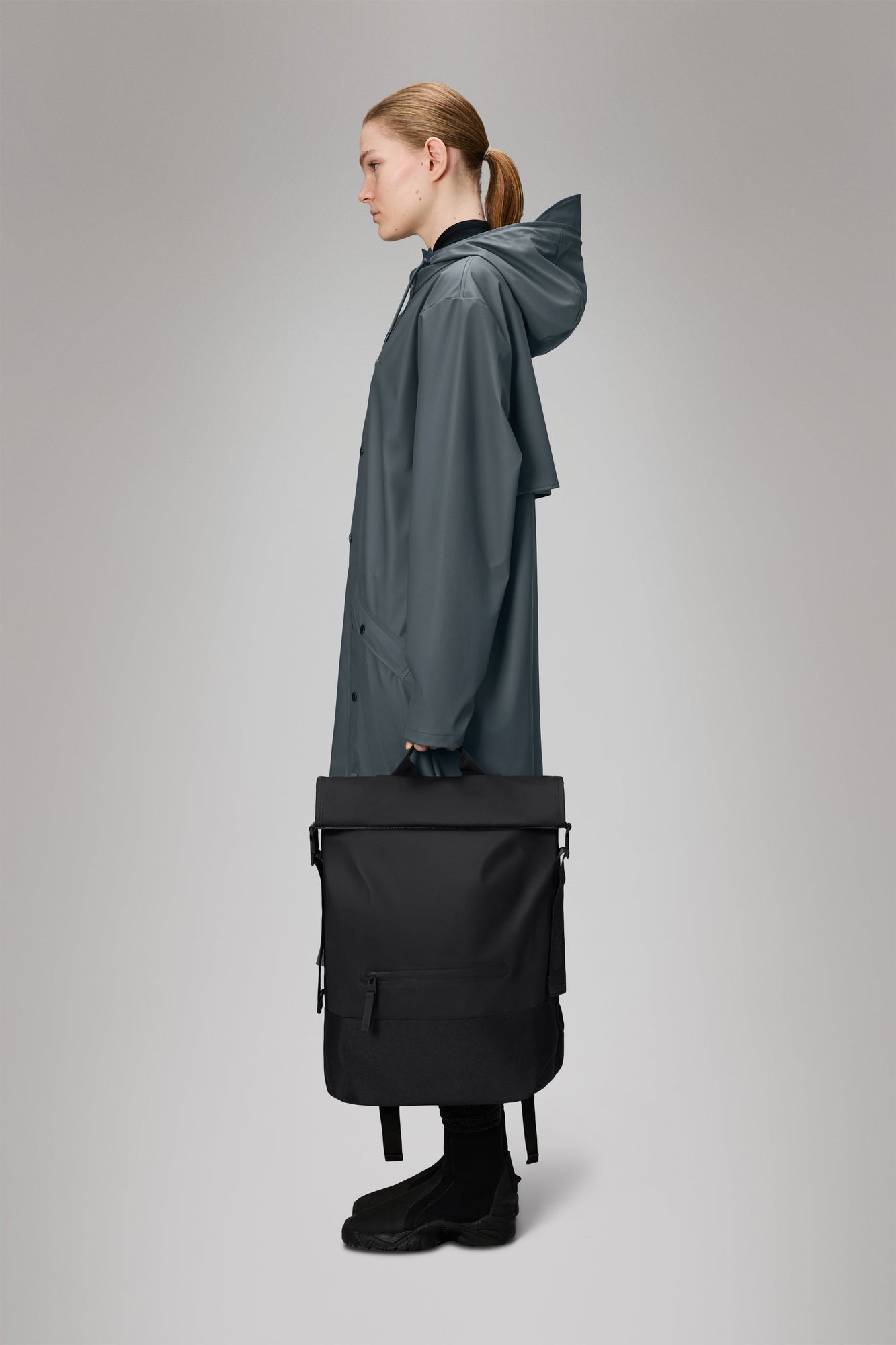 RAINS Trail Rolltop Backpack Black 22L H47 x D13 x W36 cm Backpack