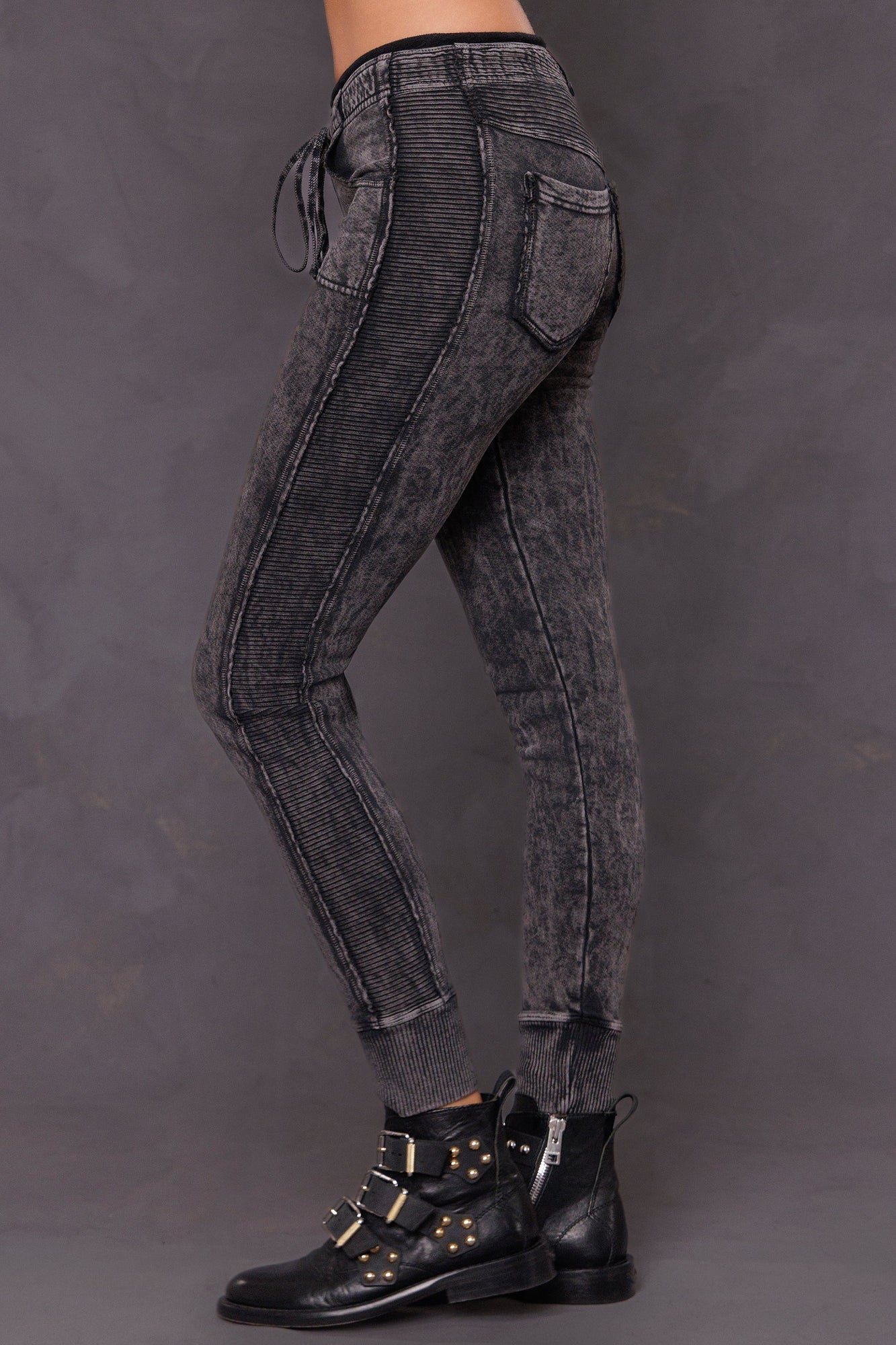 Women | Drawstring Jean Sweat Jogger | Mineral Wash 6