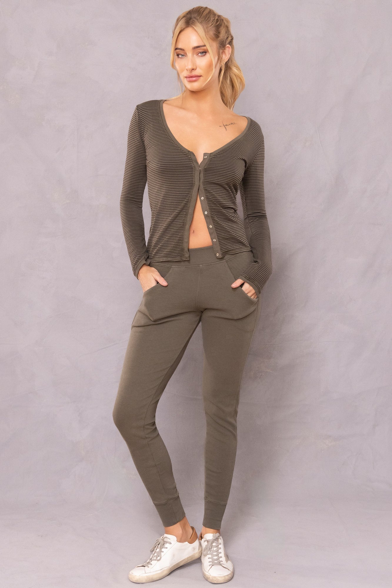 Women | Deluxe Weekender Jogger | Olive