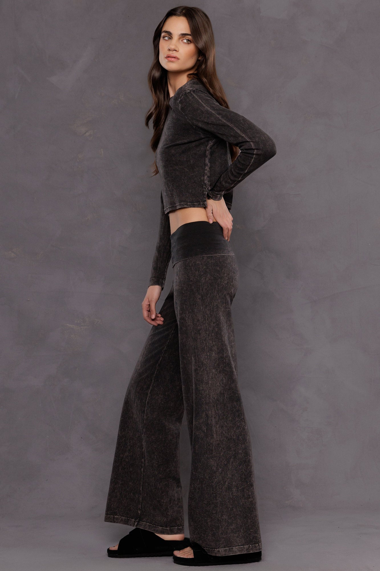 Women | Long Sleeve Crop Tee | Mineral Wash 6