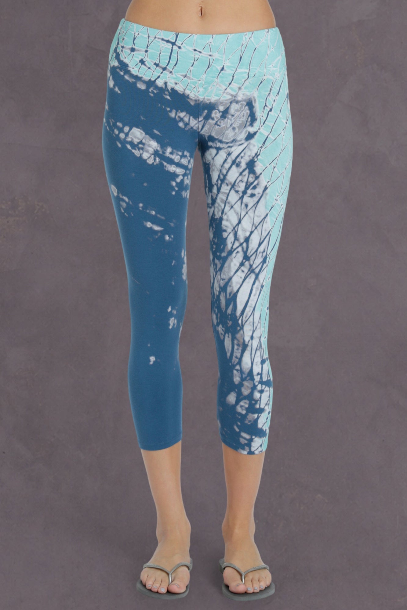 Women | Flat Waist Capri Legging | Diagonal Butterfly Wash 6